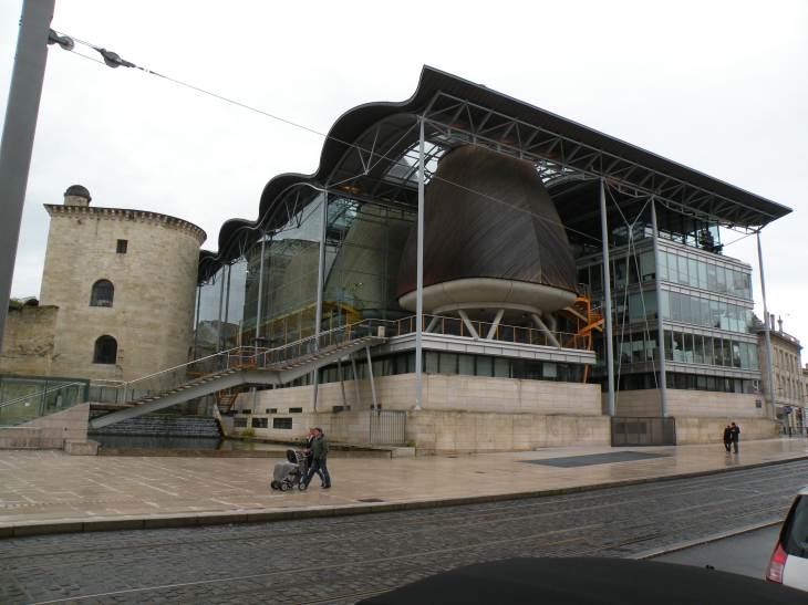  Tribunal (architecte Richard Rogers)